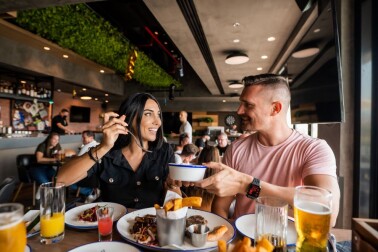 Joe's Backyard Gastropub Jumeirah Islands, Jumeirah Islands Clubhouse