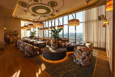 Orilla Restaurant, Hotel Local